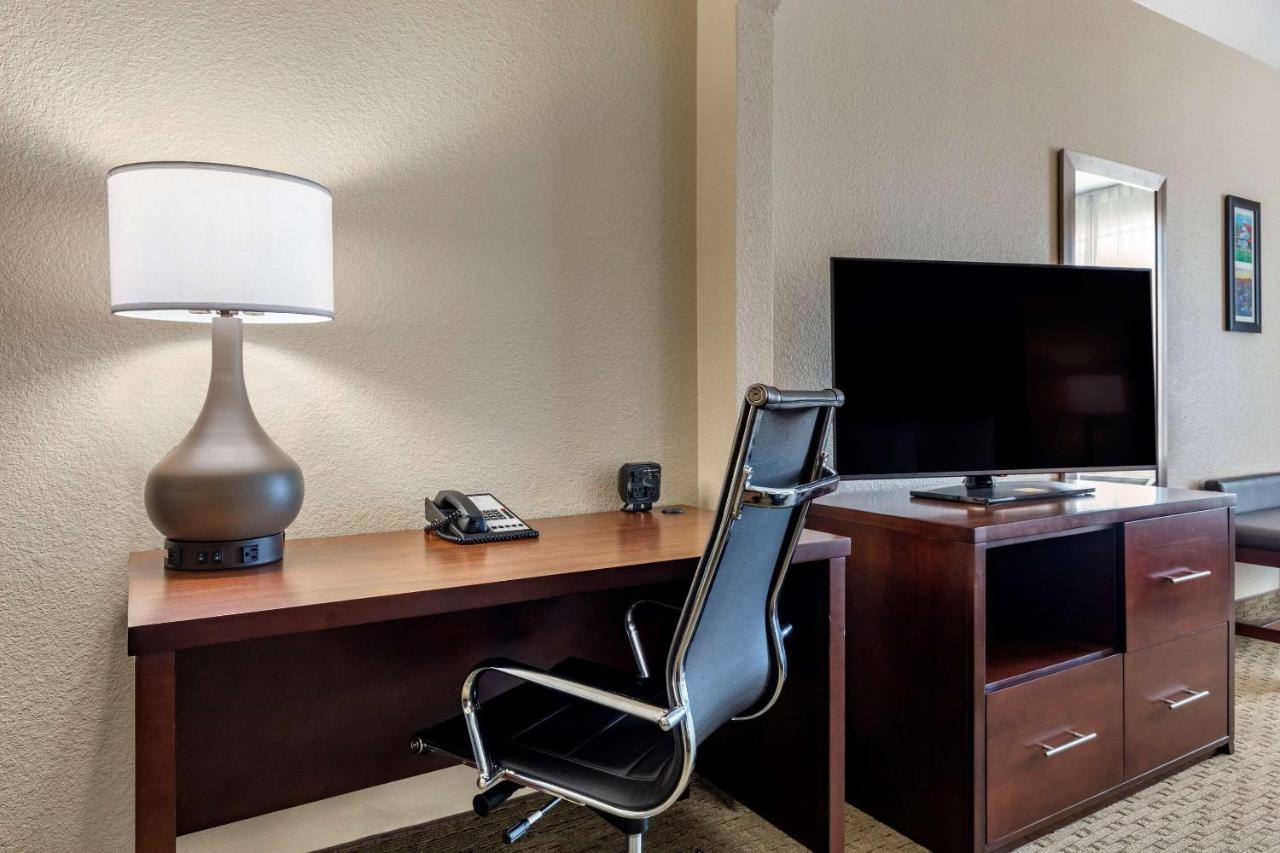 Comfort Suites Waco Near University Area Ngoại thất bức ảnh